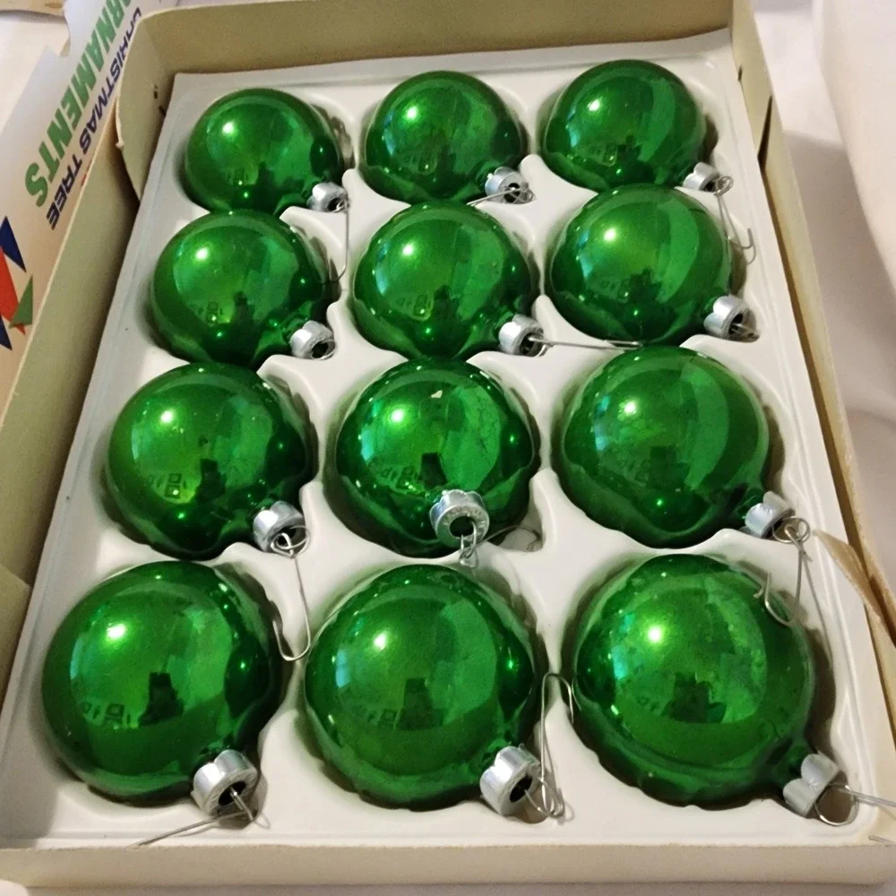 Christmas Tree Ornaments, glass balls, vintage, 12 in box, Santa Land‎ 1972